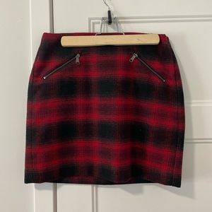 Banana republic Buffalo check mini skirt, size 4.